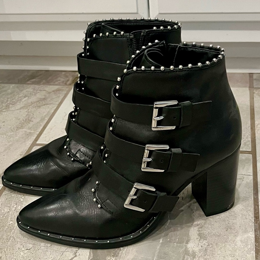 EUC Steve Madden Black Studded Ankle booties - 8 - with straps - Boots
